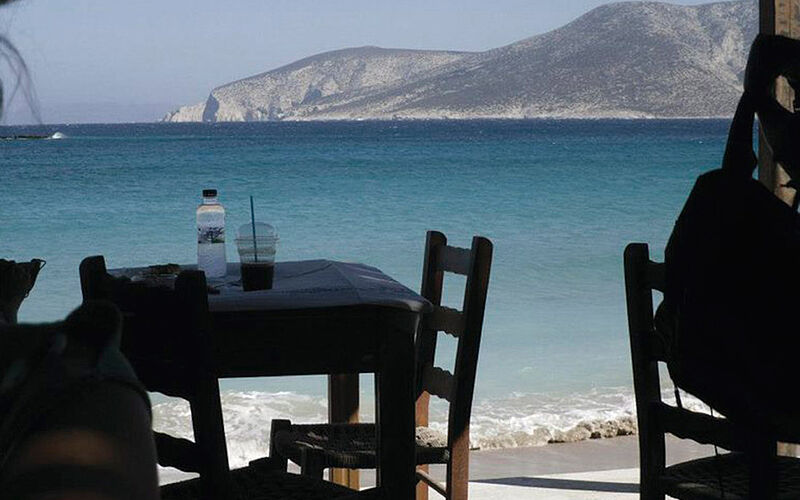 Charokopou Strand ein Bild der Taverne Finikas am Charakopou Strand auf Koufonissis