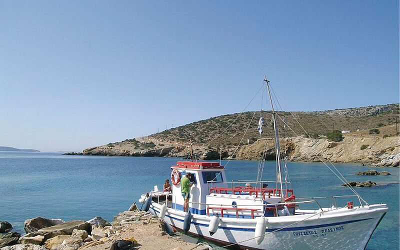 Koufonissi, Schiff ein Bild von Koufonissi mit einem Schiff und Blick auf das Meer