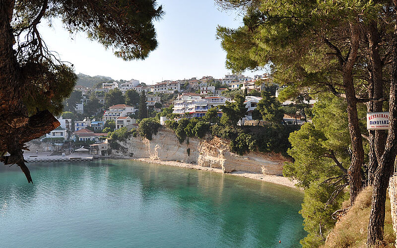 ein Bild mit Blick auf Votsi auf Alonissos 