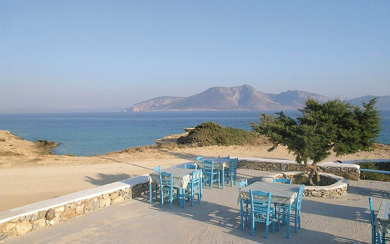 ein Bild einer Taverne auf Koufonissi mit Blick auf das Meer