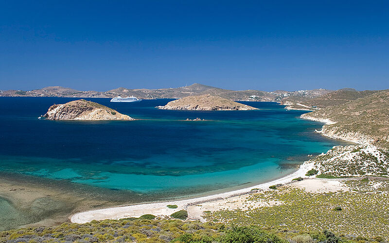 ein Bild von Simon Cigoj auf Patmos mit Blick auf das Meer