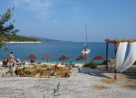 ein Bild von Alonissos mit Blick auf das Meer