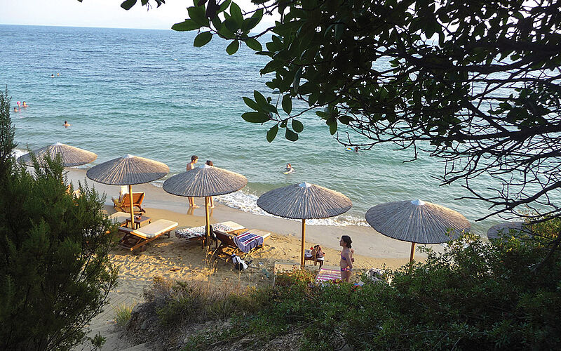 ein Bild mit Blick auf den Maratha Strand auf Skiathos