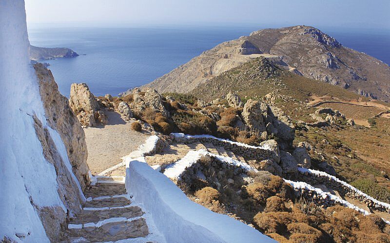 ein Bild von Profitis Ilias auf Patmos mit Blick auf die Natur und das Meer
