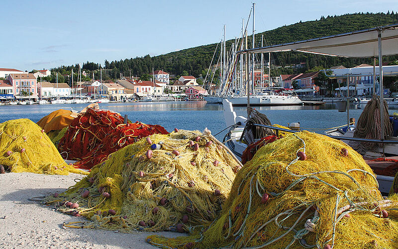 ein Bild der Ortsgemeinschaft Fiskardo auf Kefalonia